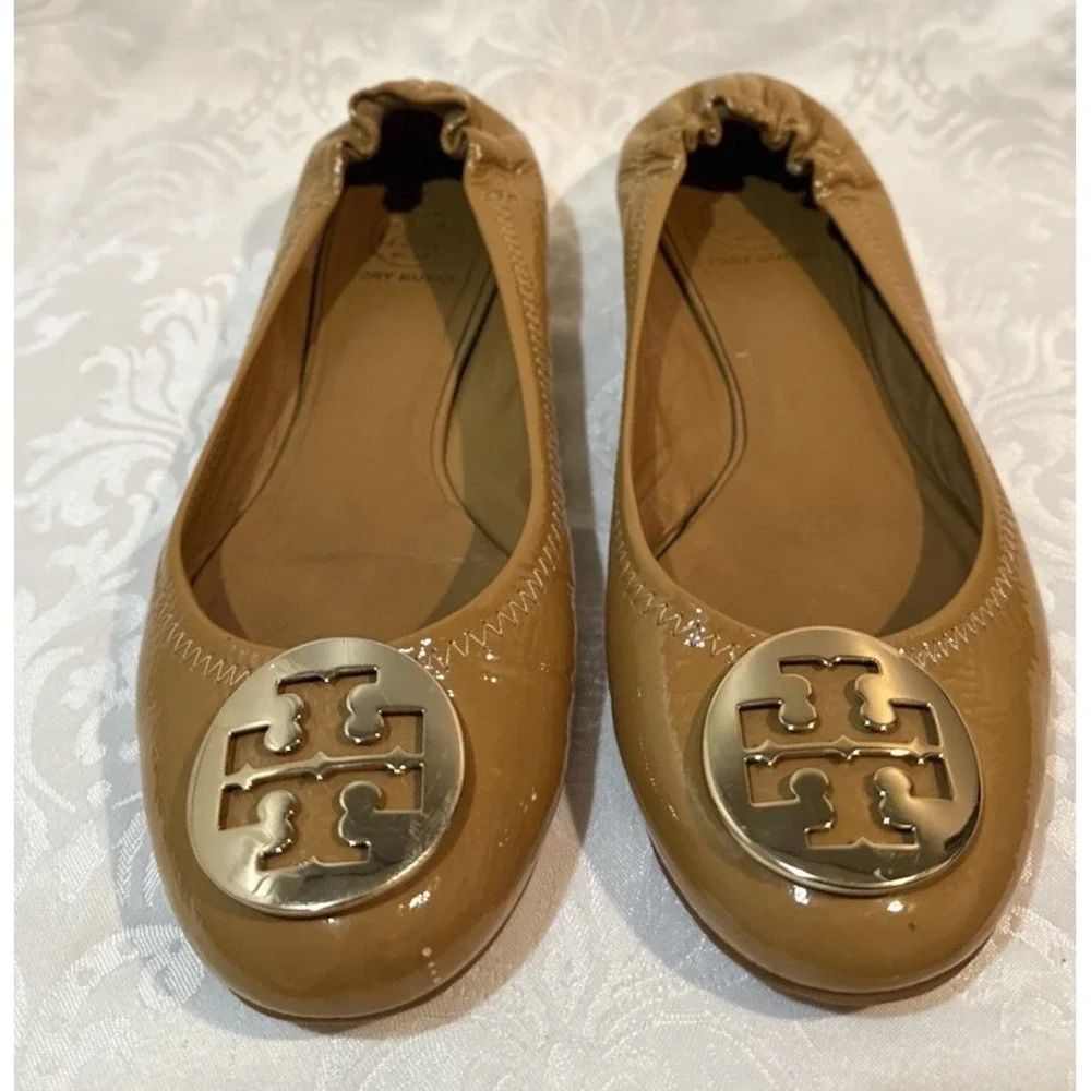 Tory Burch Reva Tan Pebbled Leather Gold Logo Ballet Flats Size 7.5 Designer